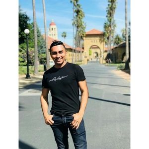 Meet your Posher, Alexis